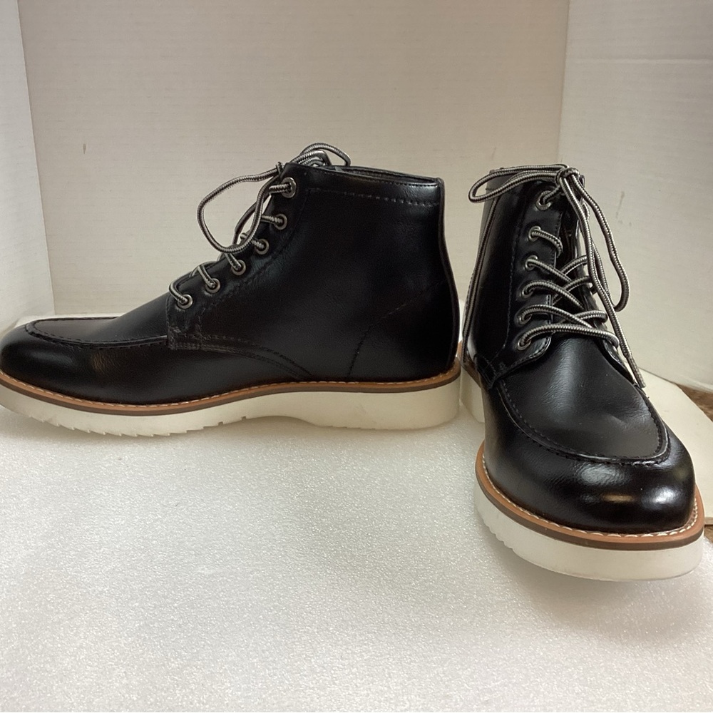 Steve Madden Men’s Black Boots NWOT
Size 8.5 - Picture 4 of 5